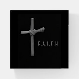 "Faith" Påsk Kor Glass Paperweight Visning