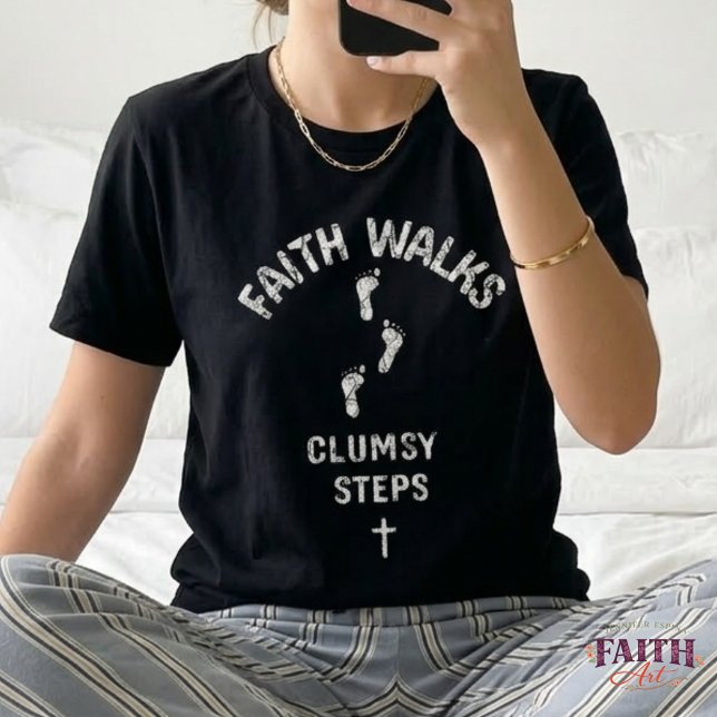 Faith Walks, Clumsy Steps – Funny Christian Footpr T Shirt (Skapare uppladdad)