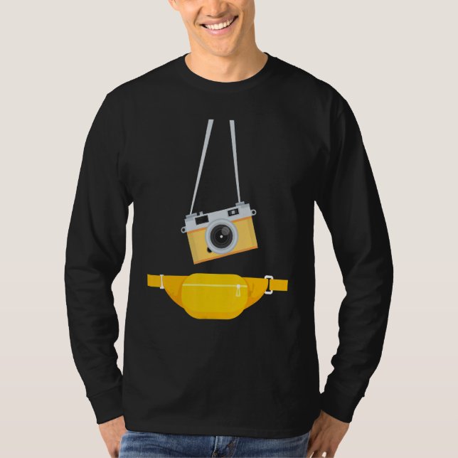 Fake Tourist Photographer Strap Hanging Camera & W T Shirt (Framsida)
