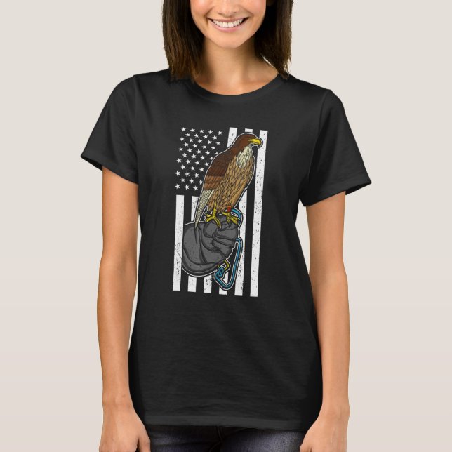 Falcon American Flag Falconry T Shirt (Framsida)