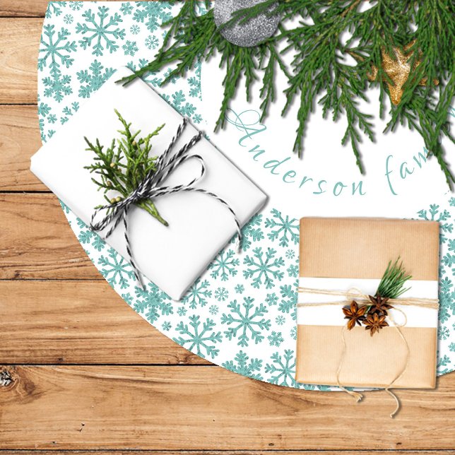 Falda para árbol de navidad, diseño copos nieve julgransmatta borstad polyester (Snowflakes on a white background brushed polyester tree skirt)