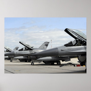 Falkar för stridighet F-16 väntar på till Poster