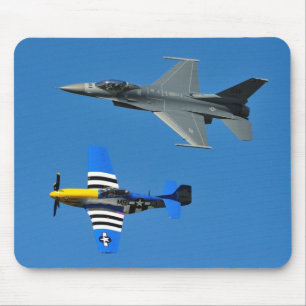 Falken för stridighet F-16 & musen för Mustang Musmatta