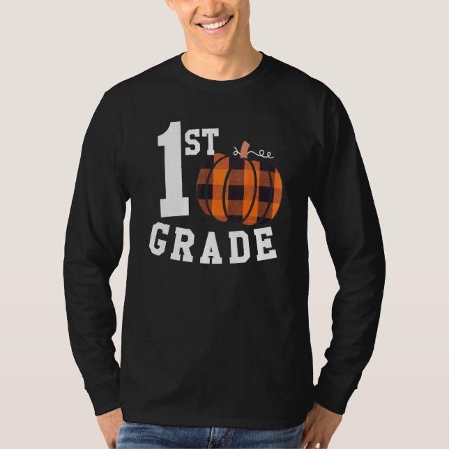 Fall 1st Grade Teacher Buffalo Plaid Pumpkin Women T Shirt (Framsida)