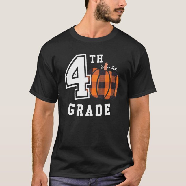 Fall 4th Grade Teacher Buffalo Plaid Pumpkin Women T Shirt (Framsida)