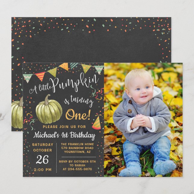 Fall A Little Pumpkin Chalkboard Birthday Photo Inbjudningar (Fram/baksida)