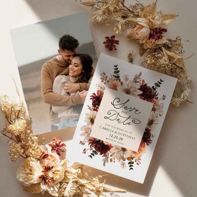 Fall Boho-Blommigten Spara datumfotokortet Spara Datumet (Boho Burgundy Fall Floral Save the Date Photo Card)