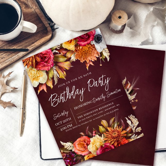 Fall Burgundy Flowers Chic Script 80:e födelsedage Inbjudningar (Vibrant 80th Birthday Invitation . Perfect for a fall celebration!)