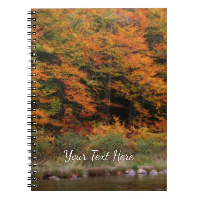 Fall Foliage Bordering River Nature Orton Anteckningsbok (Framsidan)
