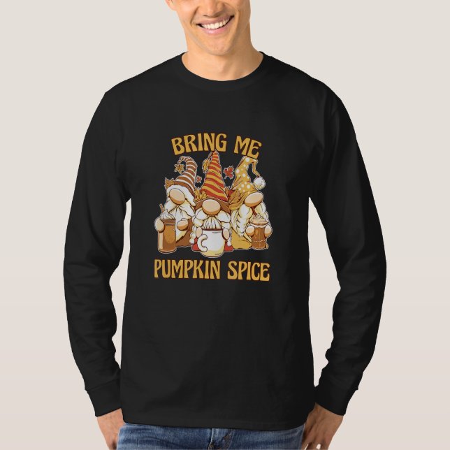 Fall Gnomes Bring Pumpkin Spice  Funny Autumn Latt T Shirt (Framsida)