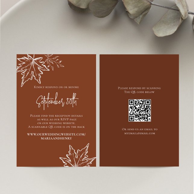 Fall Höst löv Bröllop QR-kodens OSA Kort (Burgundy Fall wedding RSVP card with a scannable QR code. )
