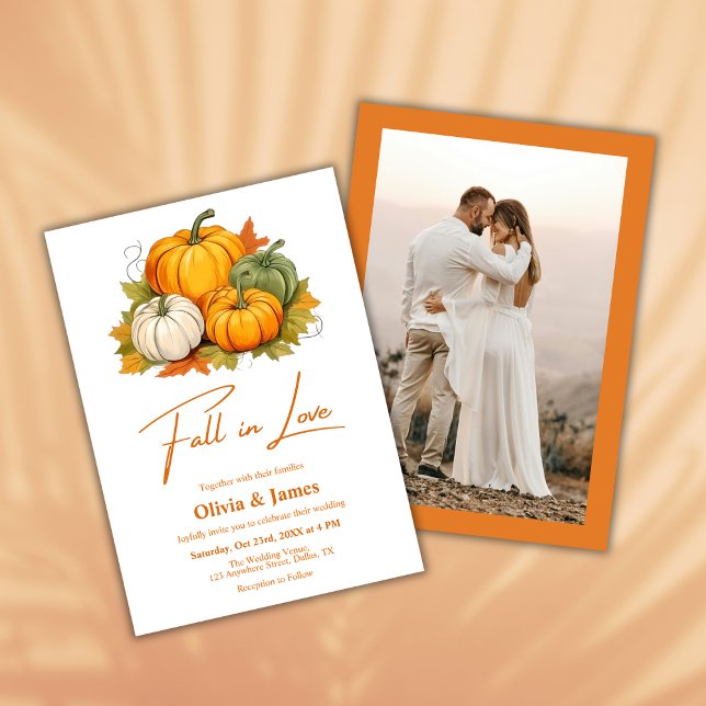 Fall i Kärlek Autumn Rustic Pumpkin Photo Bröllop Inbjudningar (Fall in Love Autumn Rustic Pumpkin Burnt Orange Photo Wedding Invitation )