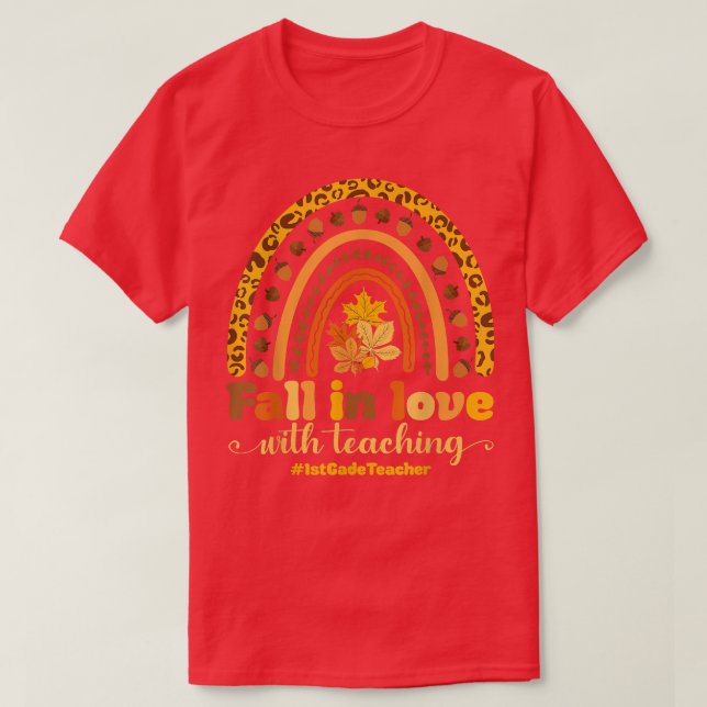 Fall i Kärlek som undervisar 1:a Klass-läraren hös T Shirt (Design framsida)