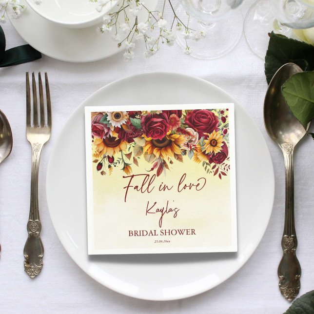 Fall i möhippan kärlek burgundi solblommor pappersservett (Fall in love bridal shower personalized napkins sunflowers burgundy roses for fall autumn party)