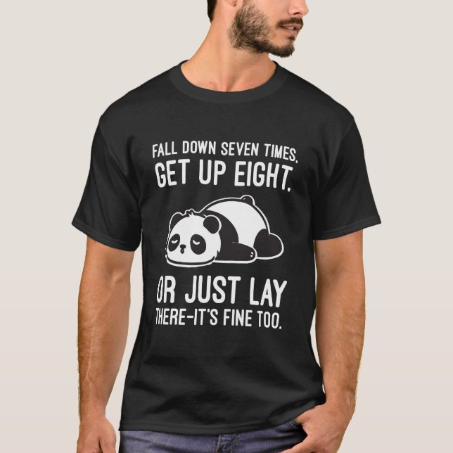 Fall ner sju gånger, kom upp åtta - Lazy Panda T Shirt (Framsida)