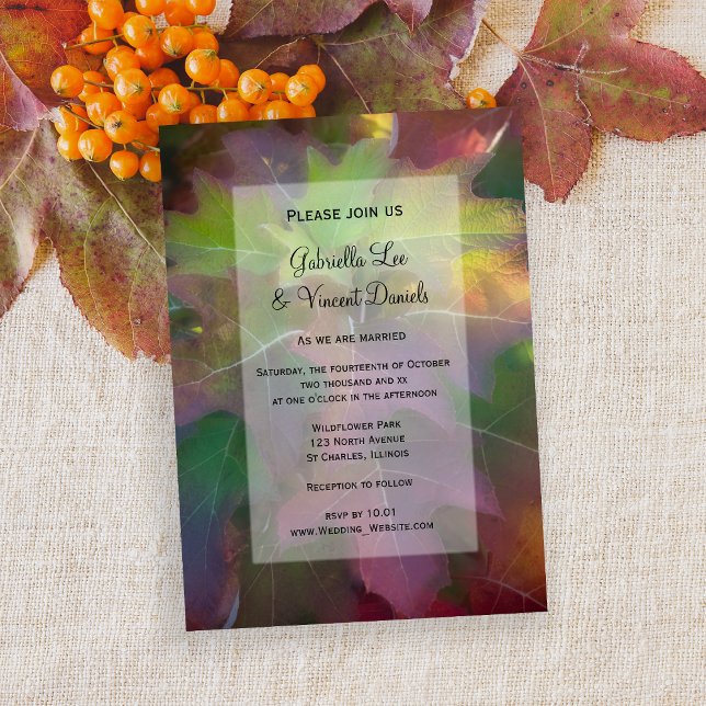 Fall Oak Löv Hydrangea Bröllop Inbjudningar (Fall in Love with this natural Autumn foliage wedding invitation.)