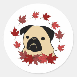 Fall Pug med utandning av Löv med tuggad dos Runt Klistermärke