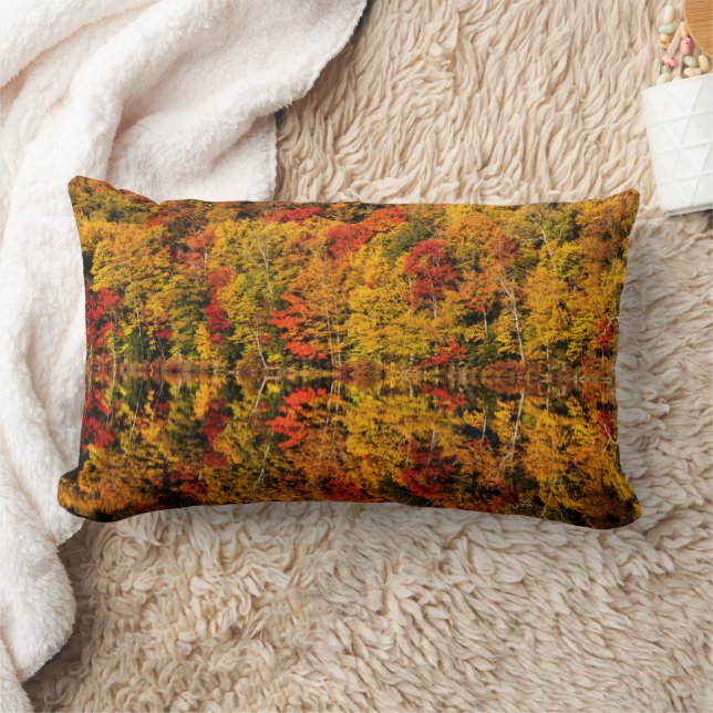 Fall Reflection on Russell Pond | New Hampshire Lumbarkudde (Filt)