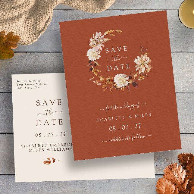 Fall Terracotta Wandan Bröllop spara datum Meddelande Vykort (Fall Terracotta Wreath Wedding Save the Dates Announcement Postcard
by Painted Paperie)