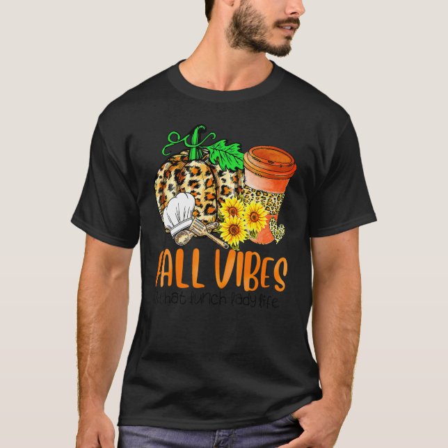 Fall Vibes And That Lunch Lady Life Pumpkin Thanks T Shirt (Framsida)