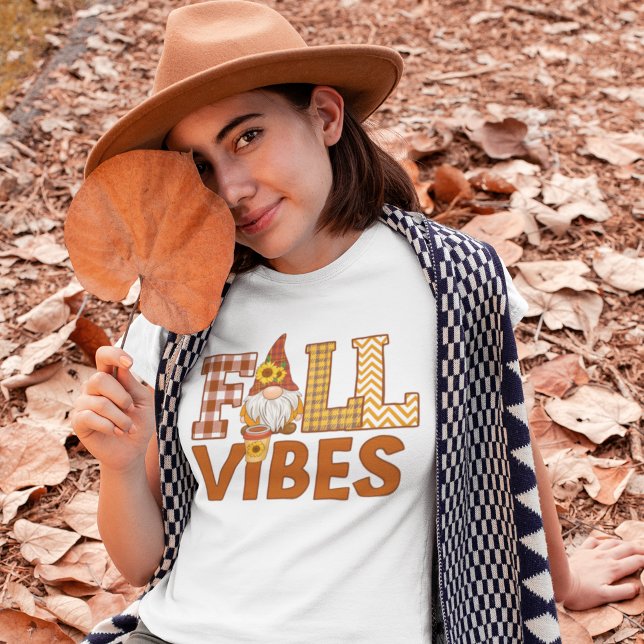 Fall Vibes Cute Autumn Gnome T Shirt (Skapare uppladdad)
