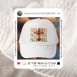 Fall Vibes och Kor Truckerkeps<br><div class="desc">Bygg upp färskheten att falla med snyggten Fall Vibes och Kor Truckerkeps. Den här anpassningsbar-designade hatten har en kor av trä som är bunden av en söt båge, som perfekt fångar säsongens anda. ・ Justerbar från 17 till 24 tum för att passa alla storleka huvuden ・ 100 % framsida av...</div>