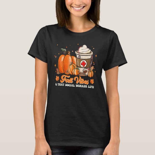 Fall Vibes & That Social Worker Pumpkin Spice Than T Shirt (Framsida)