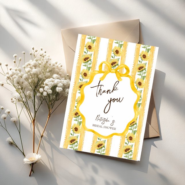 Falla för solrosgul randig bröllopsdusch tack kort (Fall in love sunflowers yellow stripes bridal shower thank you card retro grand millennial thank you)