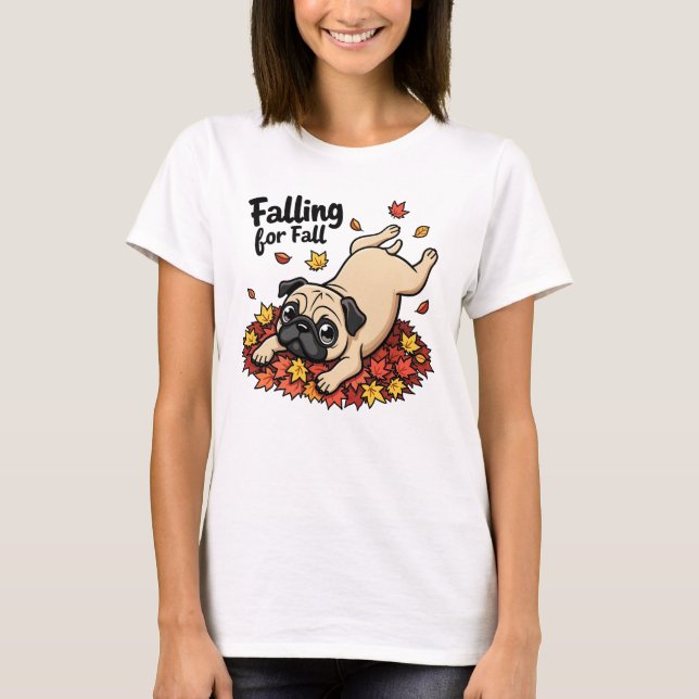 Fallande för fallande - Spelande pug i Löv T Shirt (Framsida)