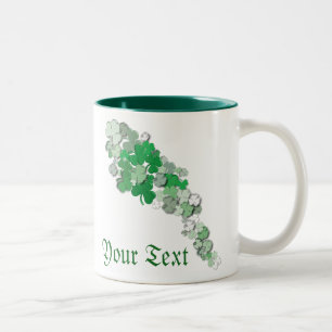 Fallande Irish Shamrocks Två-Tonad Mugg