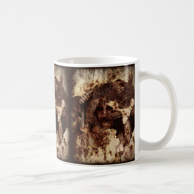 Falln insvälld inom kaffemugg (Höger)