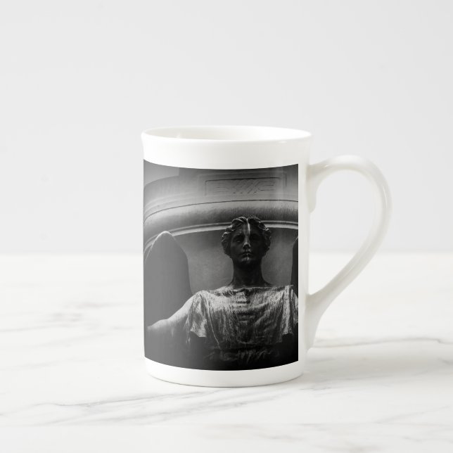 Fallon On Watch Benporslin Mugg (Höger)