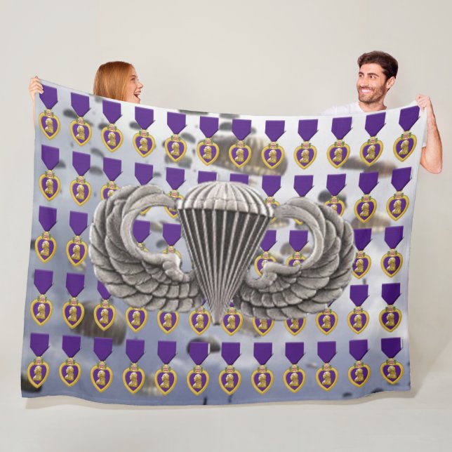 FALLSKÄRM, LILA HEART och AIRBORNE VINGAR Fleecefilt (På plats)