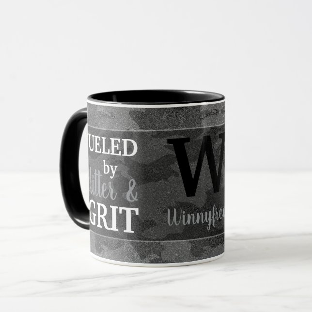 Falsk svart metallisk kamouflage glittermonogram mugg (Framsida vänster)