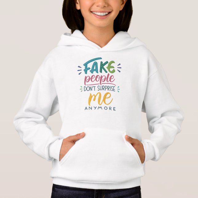 Falska människor överraskar mig inte längre t shirt (Framsida)