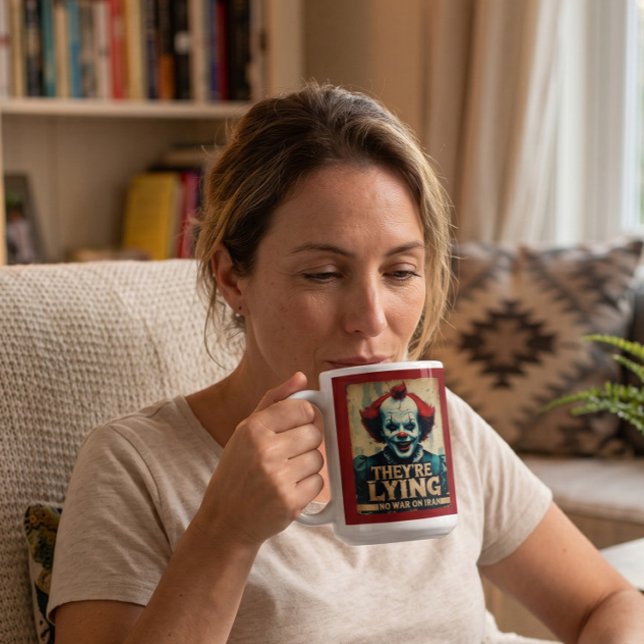Falska Nyheter Nej Krig Iran Clown Kaffemugg (Skapare uppladdad)