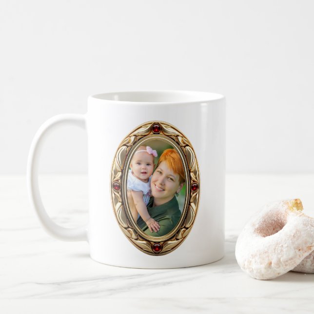 Falska Ruby- och Guld-Ovala Inramade Bilder Kaffemugg (Med munk)