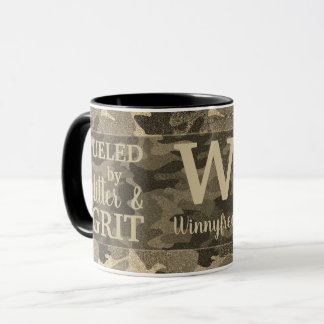Falskt guld metallisk kamouflage glitter monogram mugg