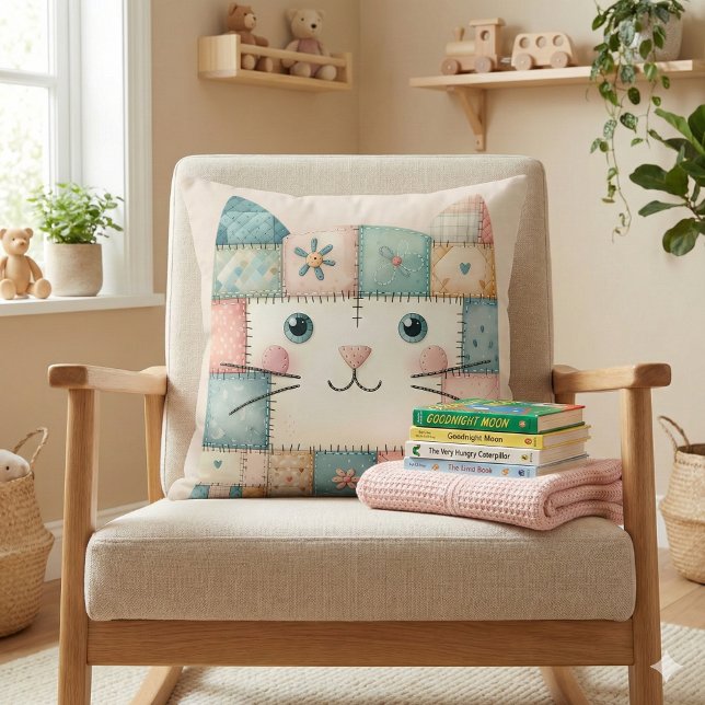 Falskt lapptäcke Pastell Stugans Kattunge Ansikte Kudde (Faux Patchwork Pastel Cottage Kitty Face Throw Pillow Mockup A)