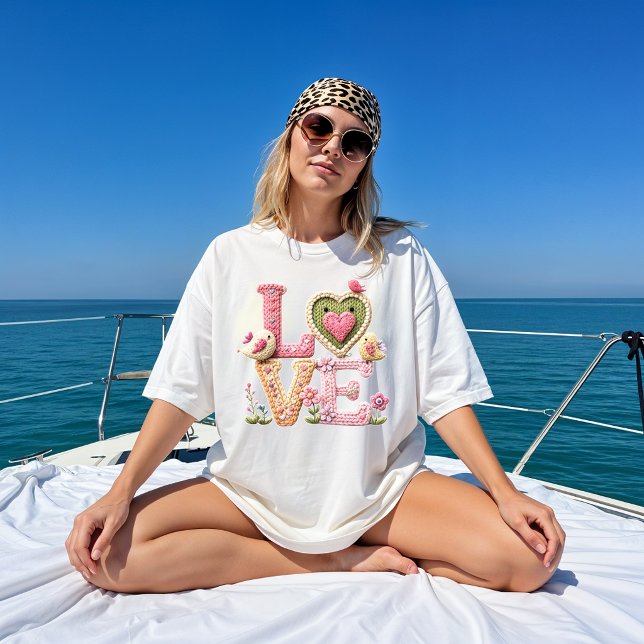 Falskt stickat "KÄRLEK"-garn  T Shirt (Skapare uppladdad)