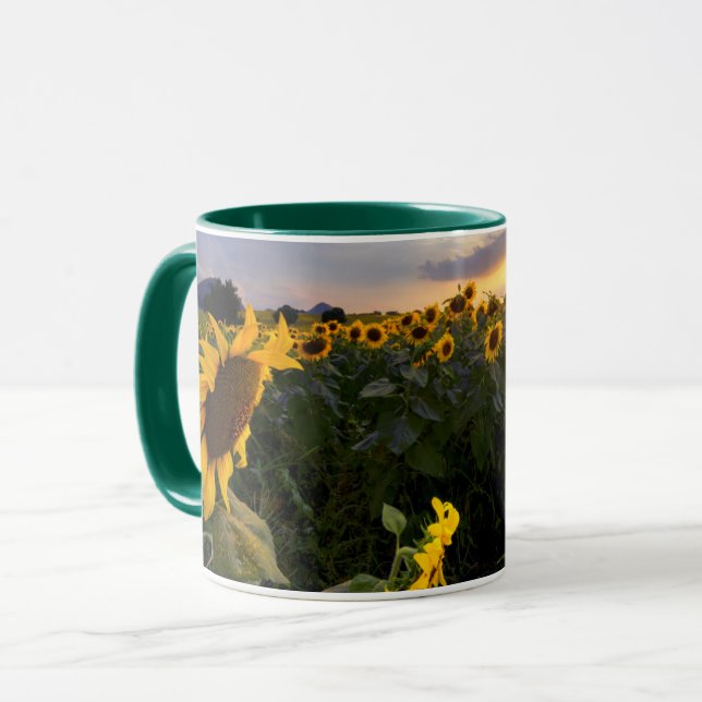 Fält av blommas solrosor mugg (Framsida vänster)