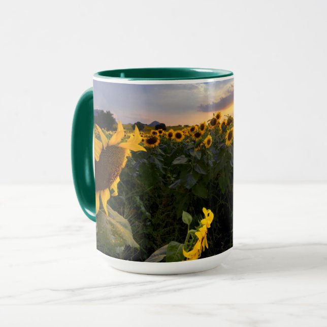 Fält av blommas solrosor mugg (Framsida vänster)