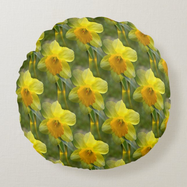 Fält av Daffodils.... Rund Kudde (Framsidan)