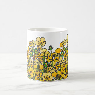 Fält av gula Buttercupblommor Kaffemugg