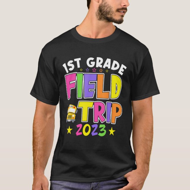 Fält-dagen Resa 2023 som matchar första Klass Stud T Shirt (Framsida)