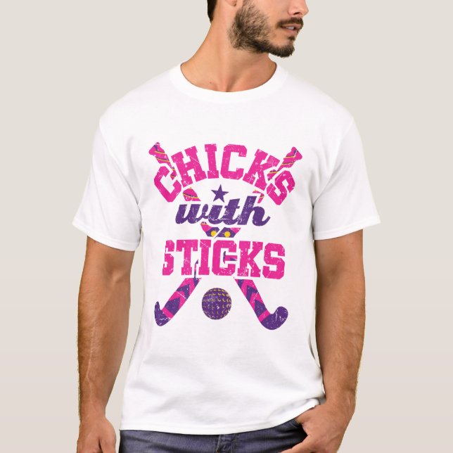 Fält Hockey-Chickar med Sticks T Shirt (Framsida)