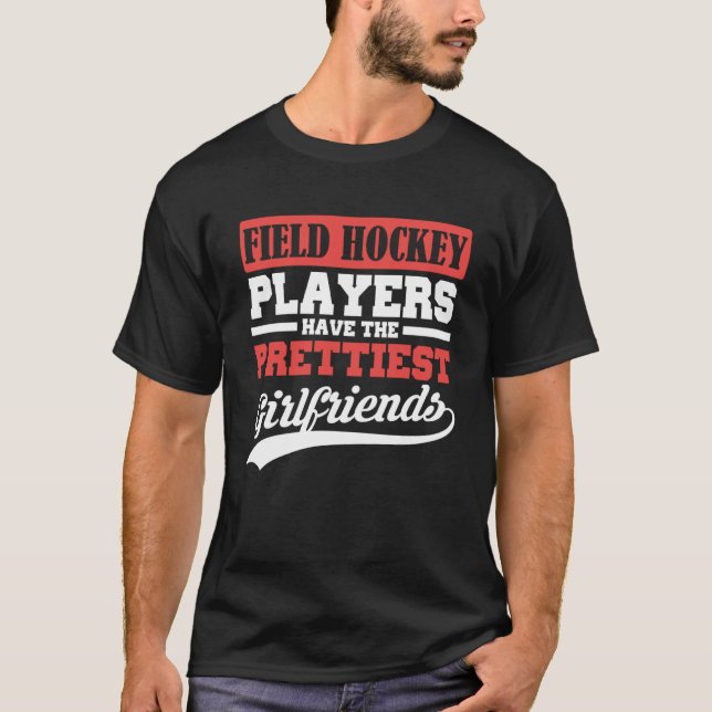 Fält Hockey-spelare har den vackraste flickvännen T Shirt (Framsida)