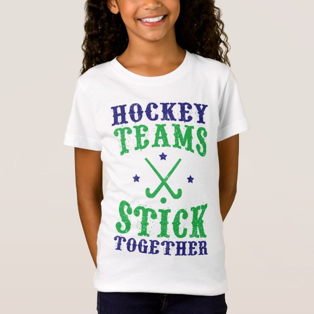 Fält Hockey Teams Stick samman Tee Shirt (Framsida)