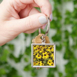 Fält i Gult Wildblommor Fyrkantig Silverfärgad Nyckelring