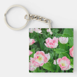Fält i rosa tulpaner